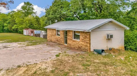1076 Hwy 13 North Lobelville TN 37097
