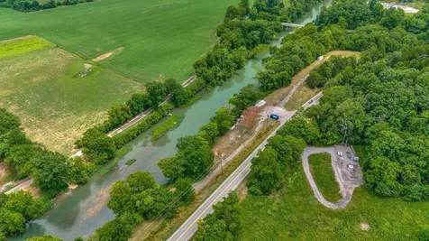 1076 Hwy 13 North Lobelville TN 37097