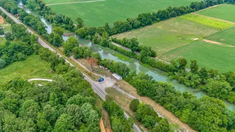 1076 Hwy 13 North Lobelville TN 37097