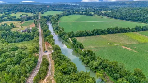 1076 Hwy 13 North Lobelville TN 37097