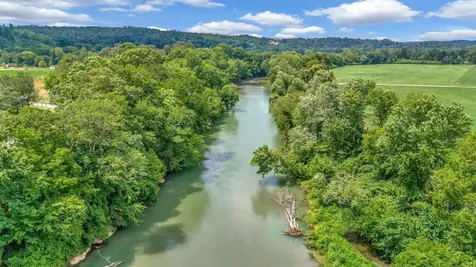 1076 Hwy 13 North Lobelville TN 37097