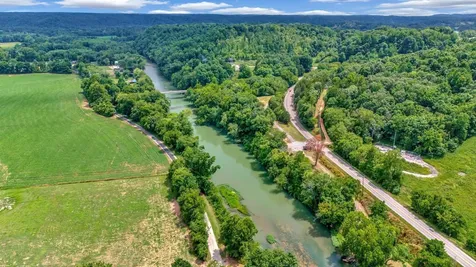 1076 Hwy 13 North Lobelville TN 37097