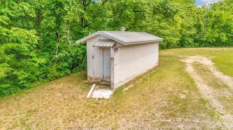 1076 Hwy 13 North Lobelville TN 37097