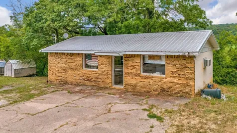 1076 Hwy 13 North Lobelville TN 37097