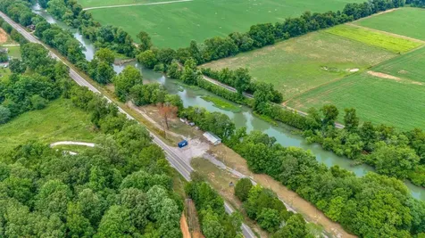 1076 Hwy 13 North Lobelville TN 37097