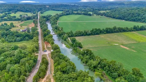1076 Hwy 13 North Lobelville TN 37097