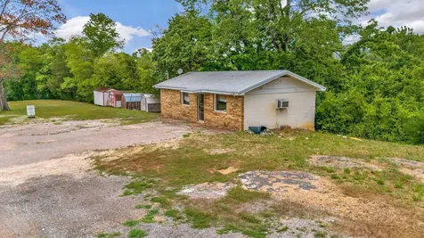 1076 Hwy 13 North Lobelville TN 37097