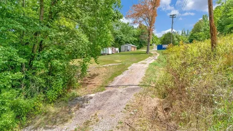 1076 Hwy 13 North Lobelville TN 37097