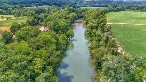 1076 Hwy 13 North Lobelville TN 37097
