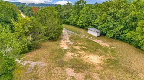 1076 Hwy 13 North Lobelville TN 37097