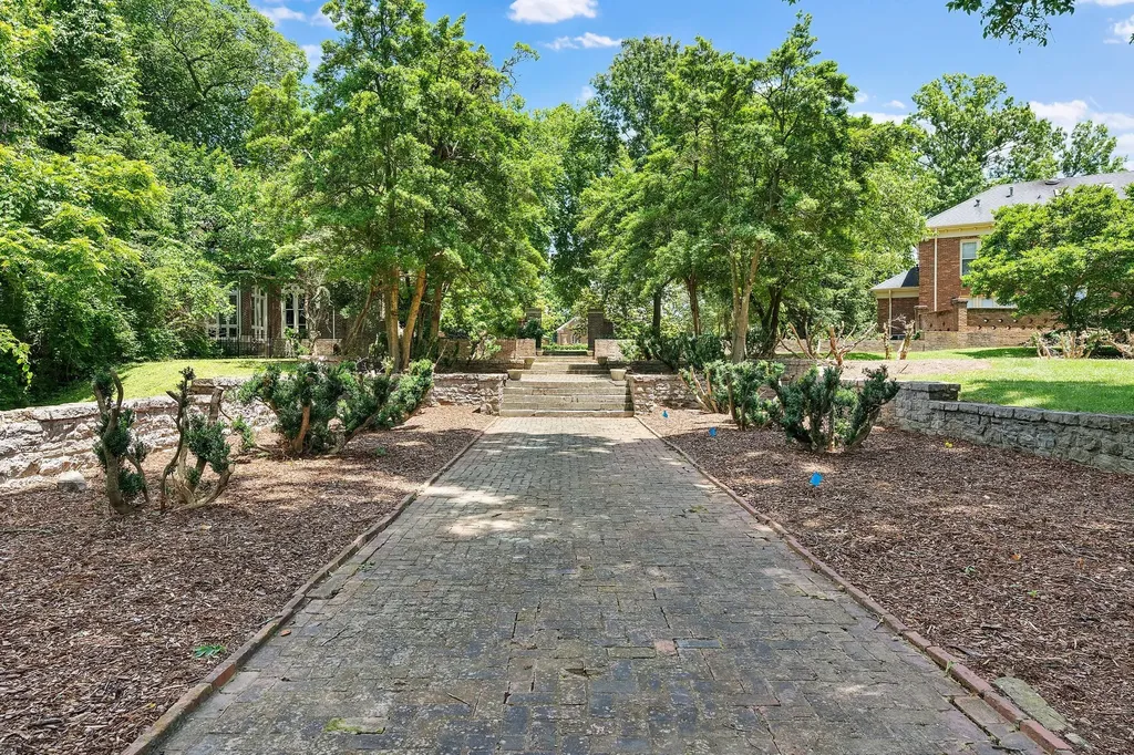 105 Burlington Court Nashville TN 37215