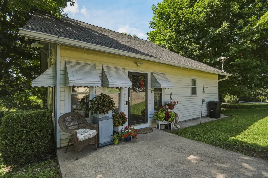 8157 Highway 49, E Springfield TN 37172