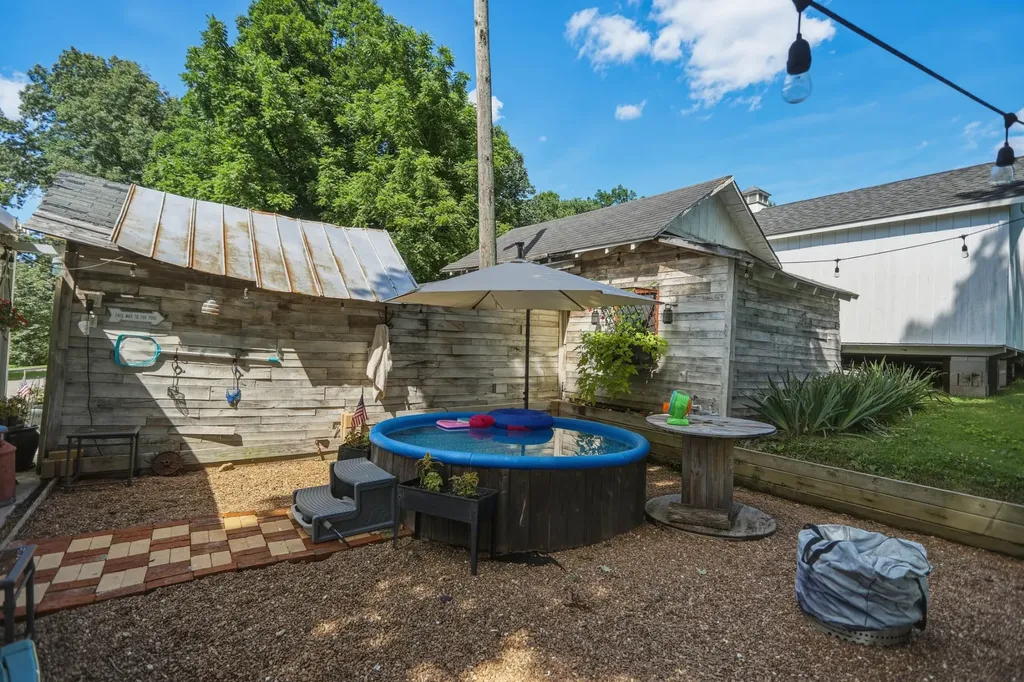 8157 Highway 49, E Springfield TN 37172
