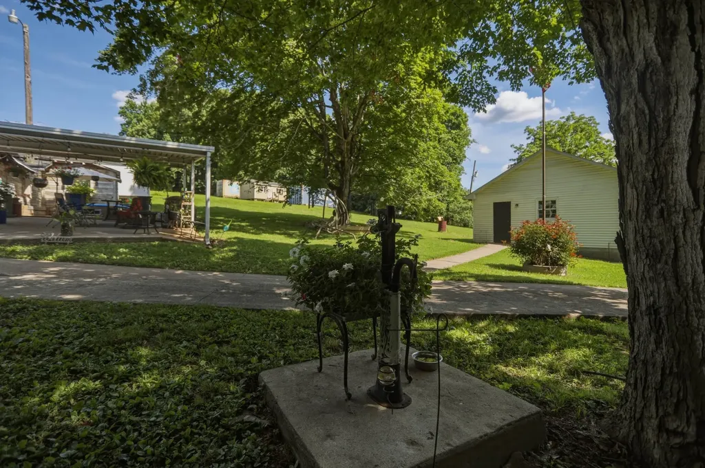 8157 Highway 49, E Springfield TN 37172