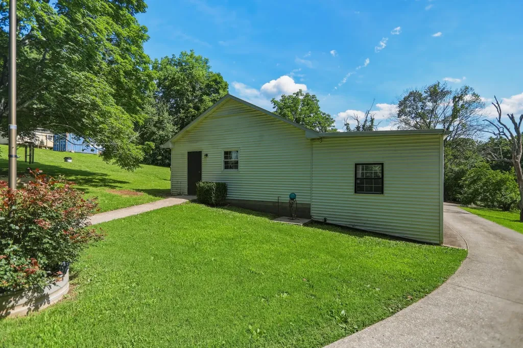 8157 Highway 49, E Springfield TN 37172