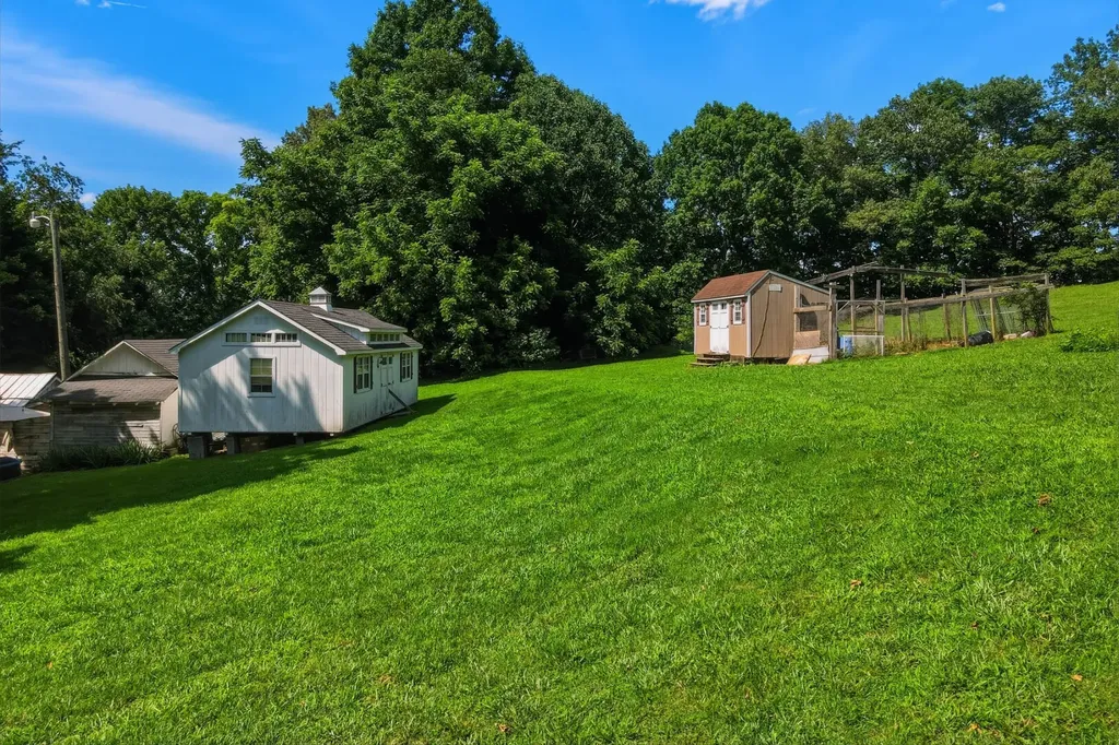 8157 Highway 49, E Springfield TN 37172