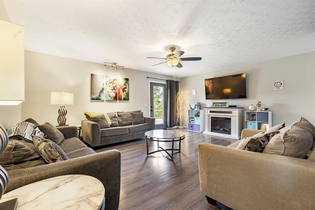 83 Farley Lane Hartsville TN 37074