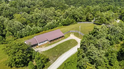 83 Farley Lane Hartsville TN 37074