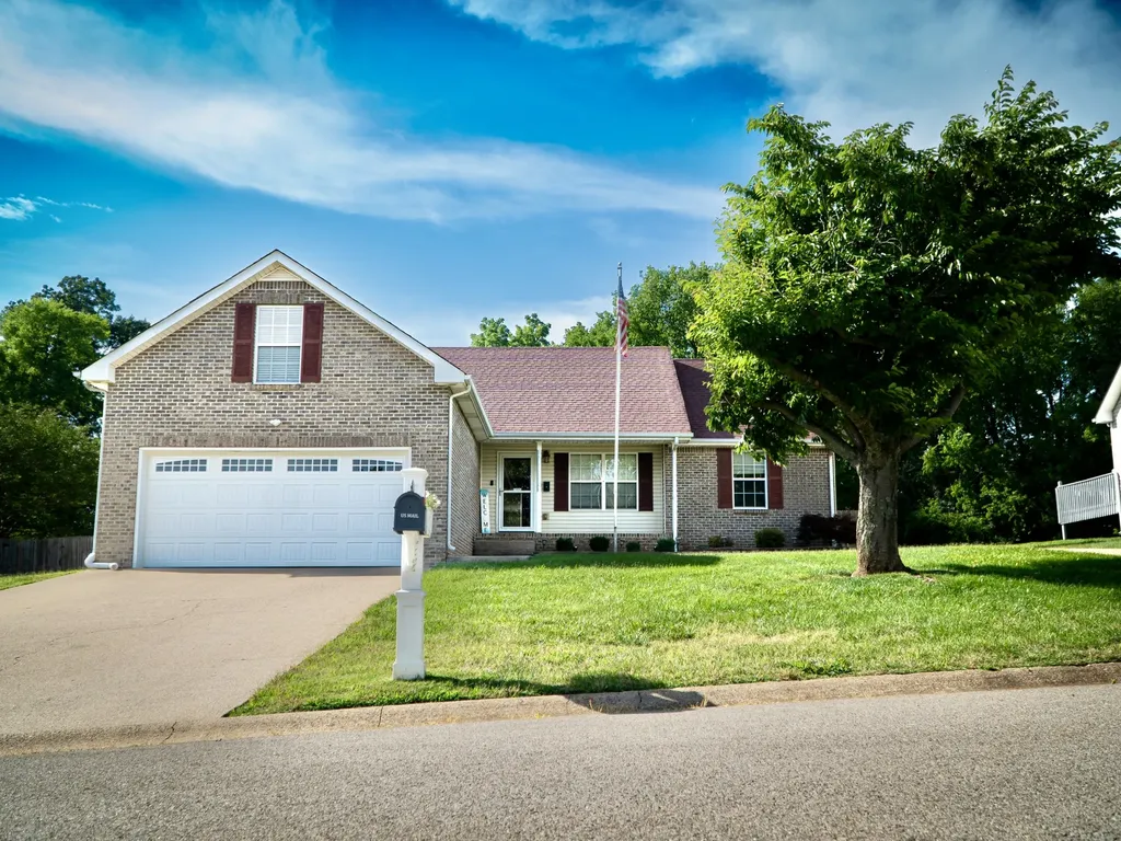 3510 Clover Hill Dr, S Clarksville TN 37043