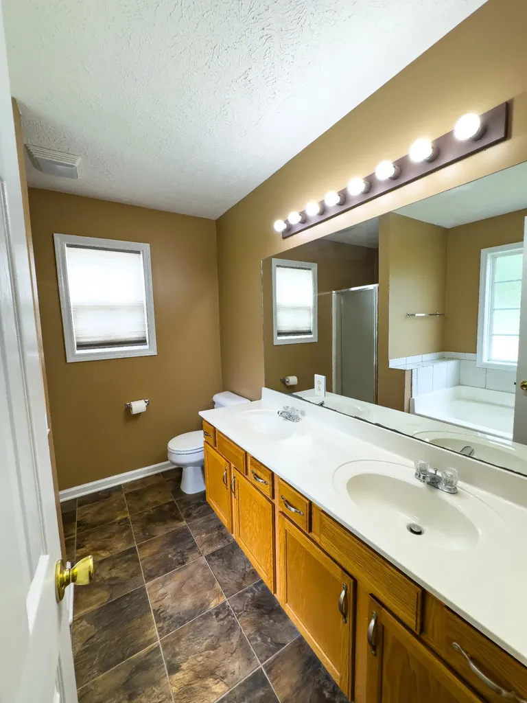 3510 Clover Hill Dr, S Clarksville TN 37043