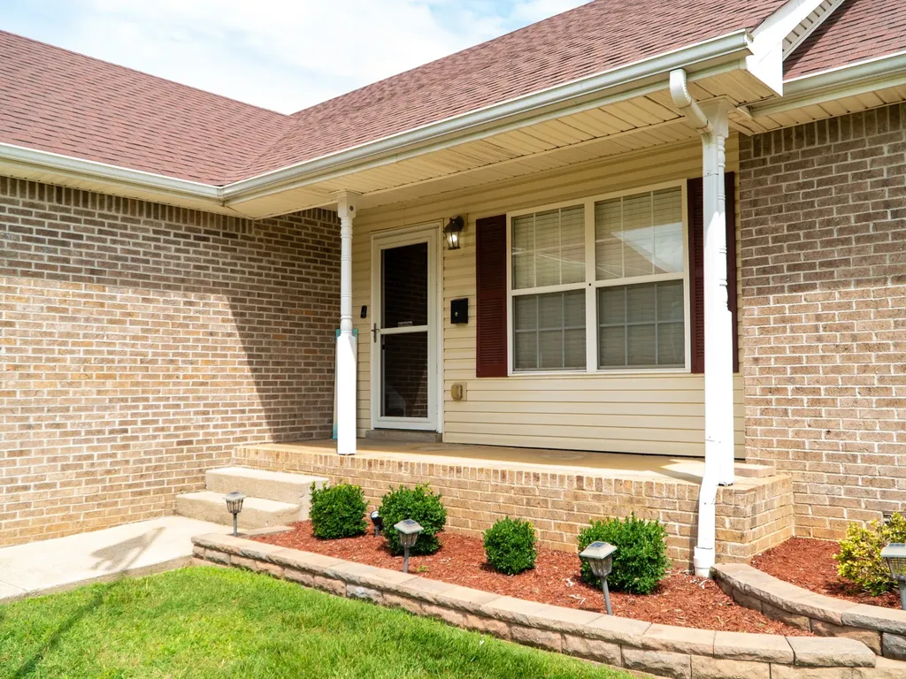 3510 Clover Hill Dr, S Clarksville TN 37043