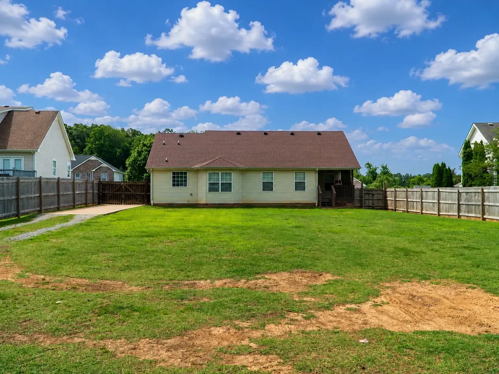 3510 Clover Hill Dr, S Clarksville TN 37043
