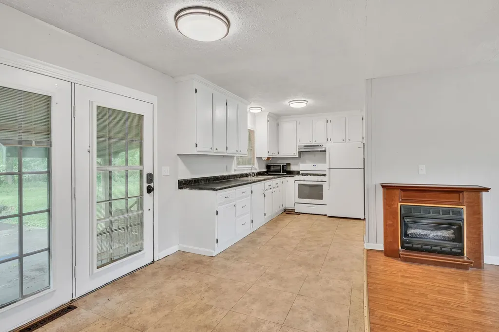 100 Kennel Road Dickson TN 37055