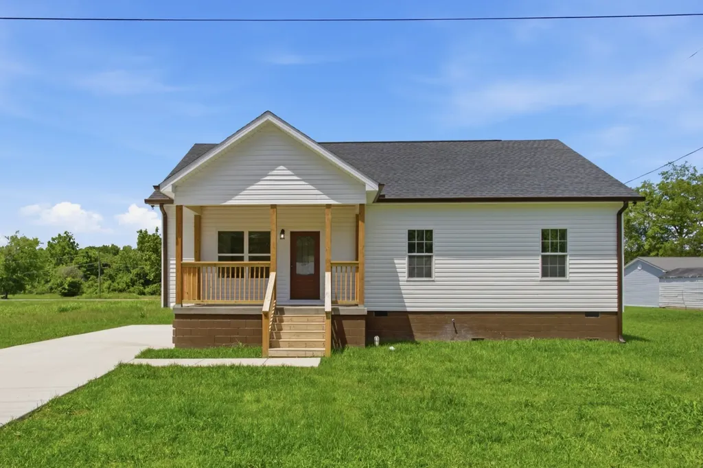 209 Armstrong Street Waverly TN 37185