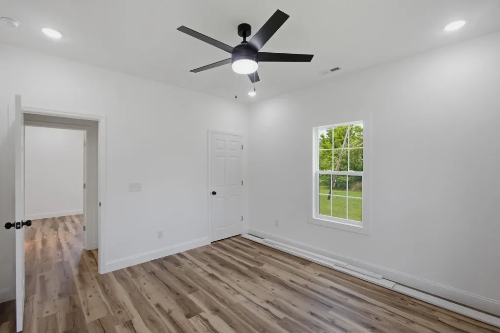 209 Armstrong Street Waverly TN 37185