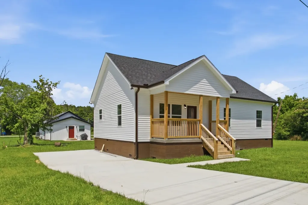 209 Armstrong Street Waverly TN 37185