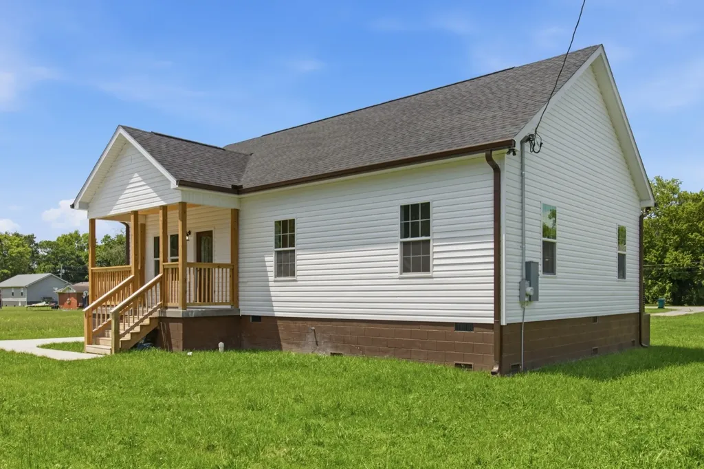 209 Armstrong Street Waverly TN 37185