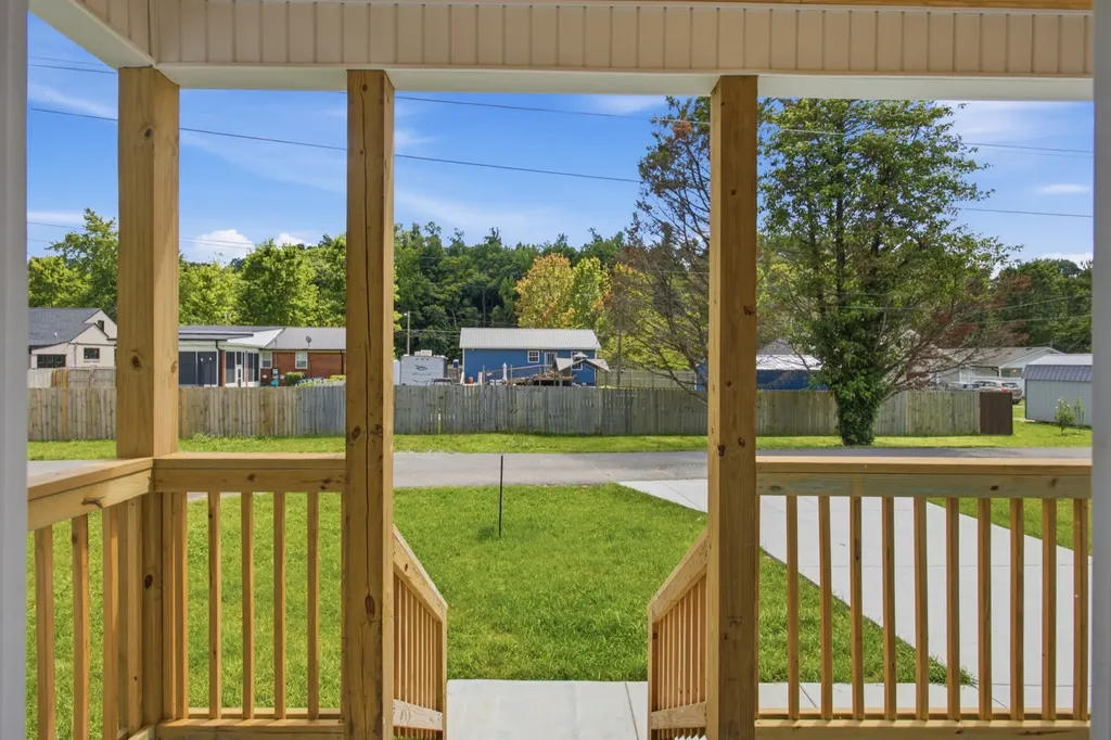 209 Armstrong Street Waverly TN 37185