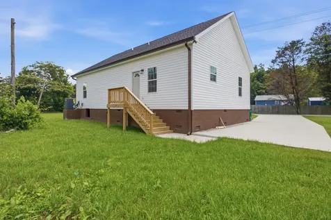 209 Armstrong Street Waverly TN 37185