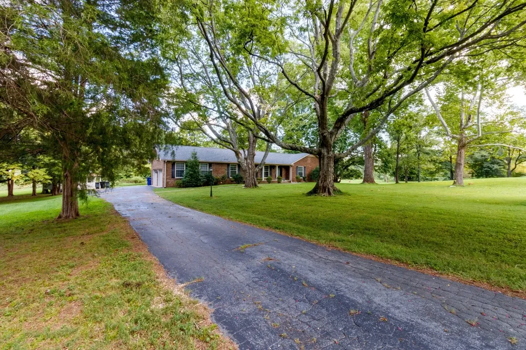 1735 Cedarcroft Drive Clarksville TN 37043