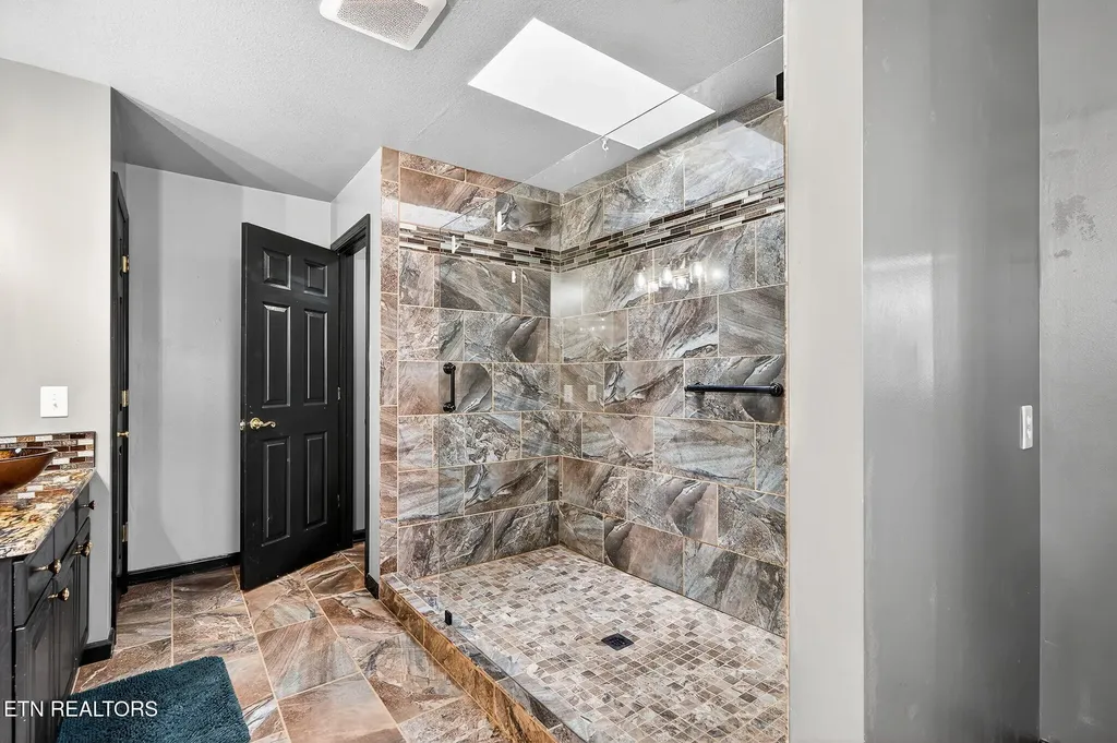 15 Ridge Crest Circle Crossville TN 38558