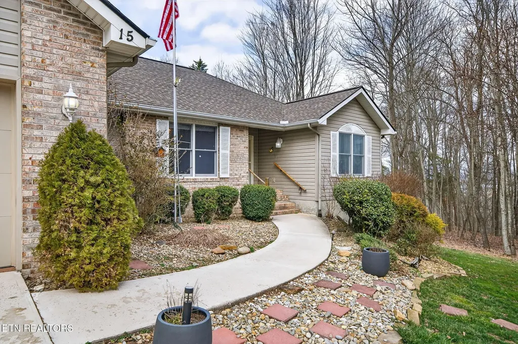 15 Ridge Crest Circle Crossville TN 38558