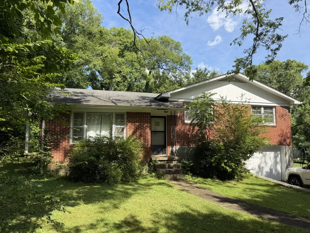210 Clay Avenue Fayetteville TN 37334
