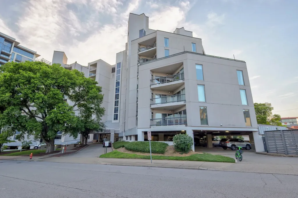 900 19th Ave, S Nashville TN 37212