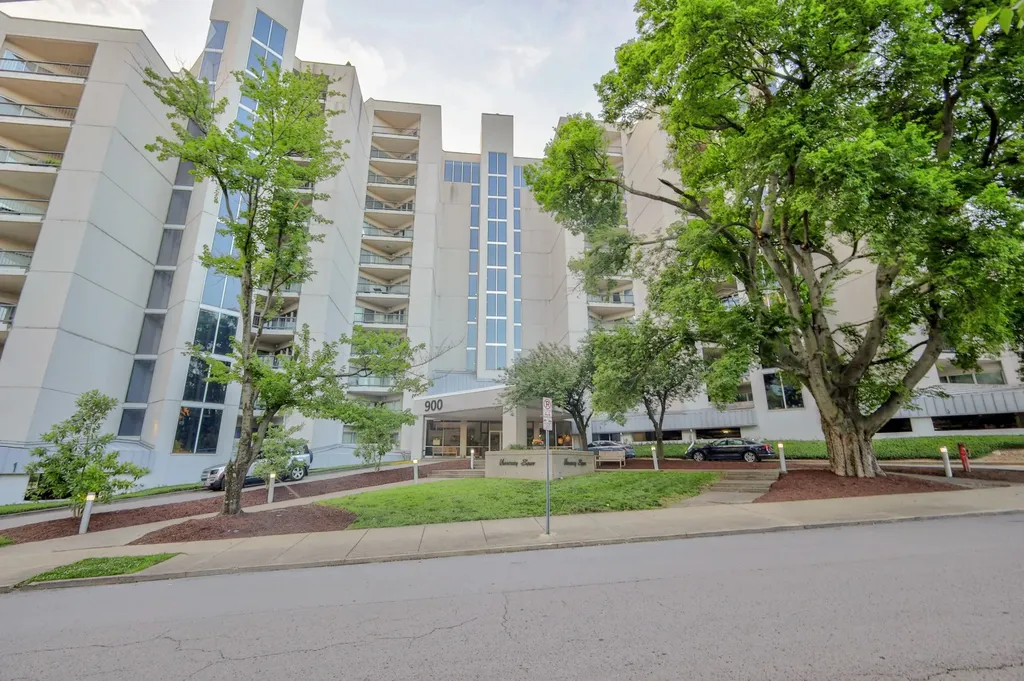 900 19th Ave, S Nashville TN 37212