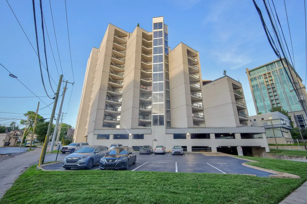 900 19th Ave, S Nashville TN 37212