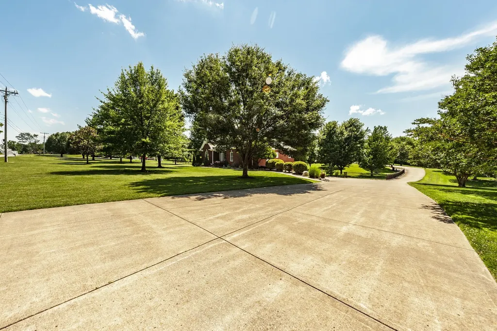 1820 Hygeia Road Greenbrier TN 37073