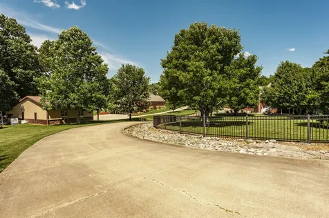 1820 Hygeia Road Greenbrier TN 37073