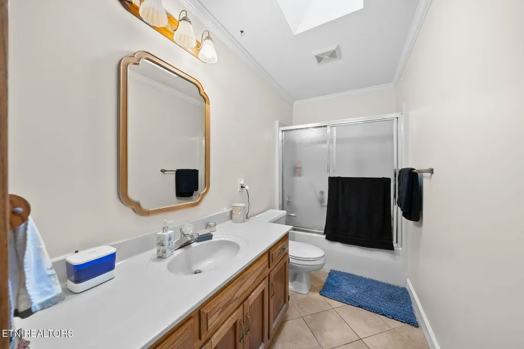 16 Trafalgar Lane Crossville TN 38558