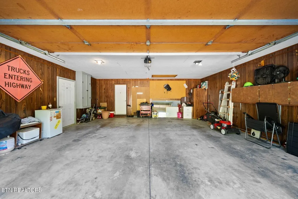 16 Trafalgar Lane Crossville TN 38558