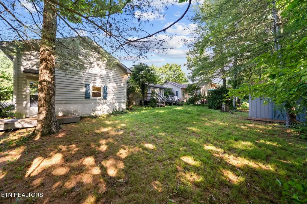 16 Trafalgar Lane Crossville TN 38558