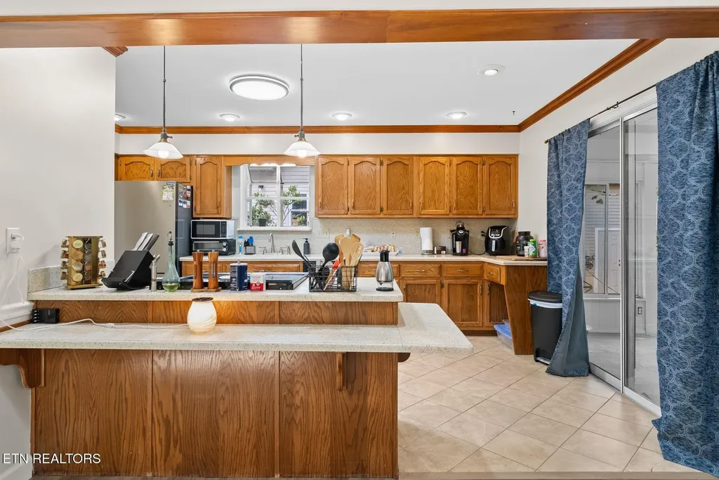 16 Trafalgar Lane Crossville TN 38558