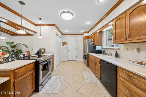 16 Trafalgar Lane Crossville TN 38558