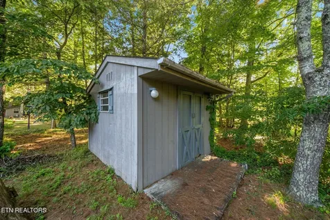 16 Trafalgar Lane Crossville TN 38558