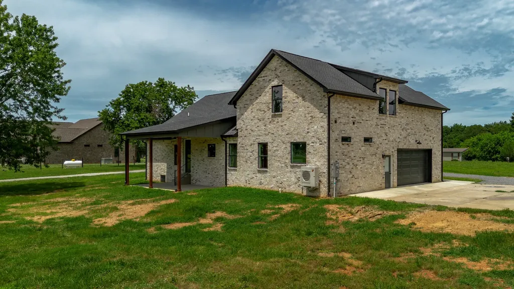 4398 Woodrow Wilson Road Springfield TN 37172