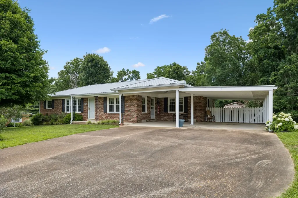 708 Hickory Street Centerville TN 37033